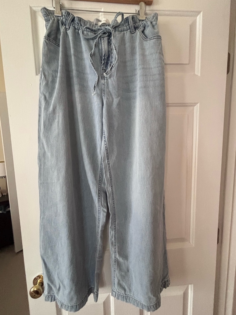 Altar'd State wide leg jeans in a light wash denim with a relaxed, casual size L